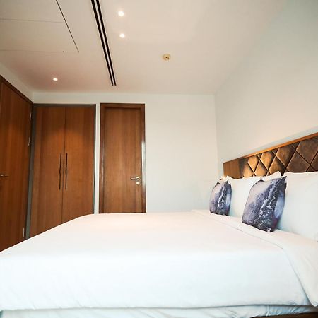 The World Surat Hotel Екстериор снимка