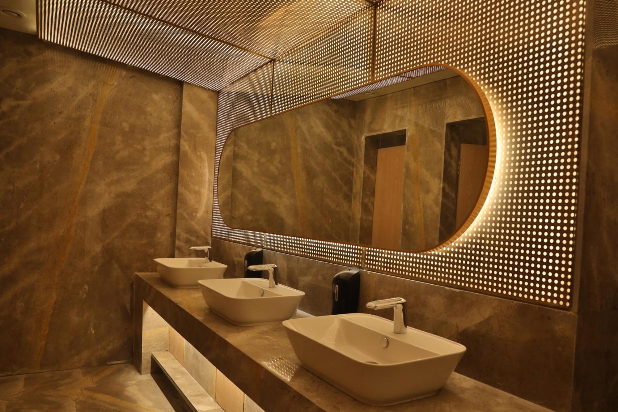 The World Surat Hotel Екстериор снимка