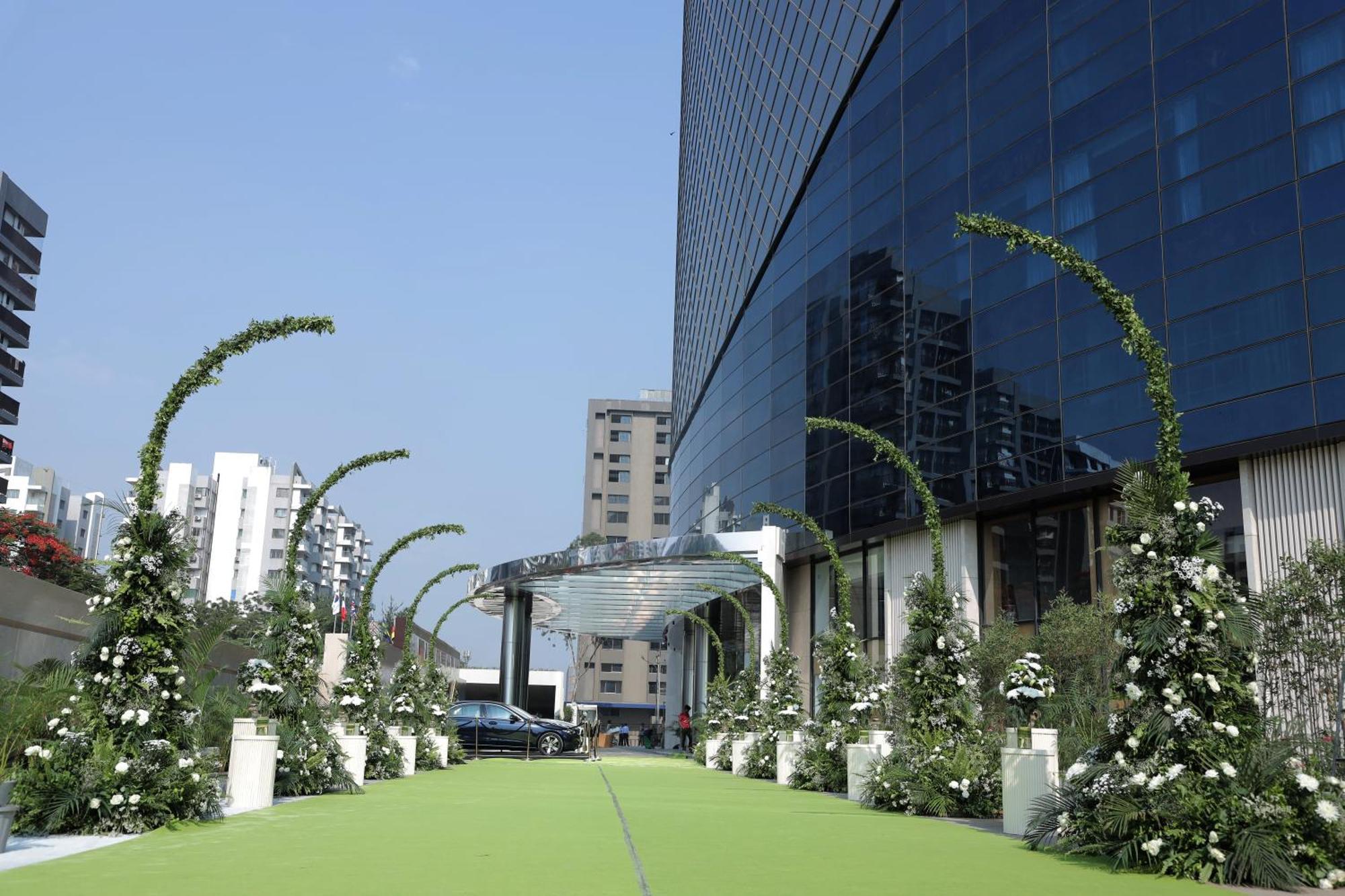 The World Surat Hotel Екстериор снимка
