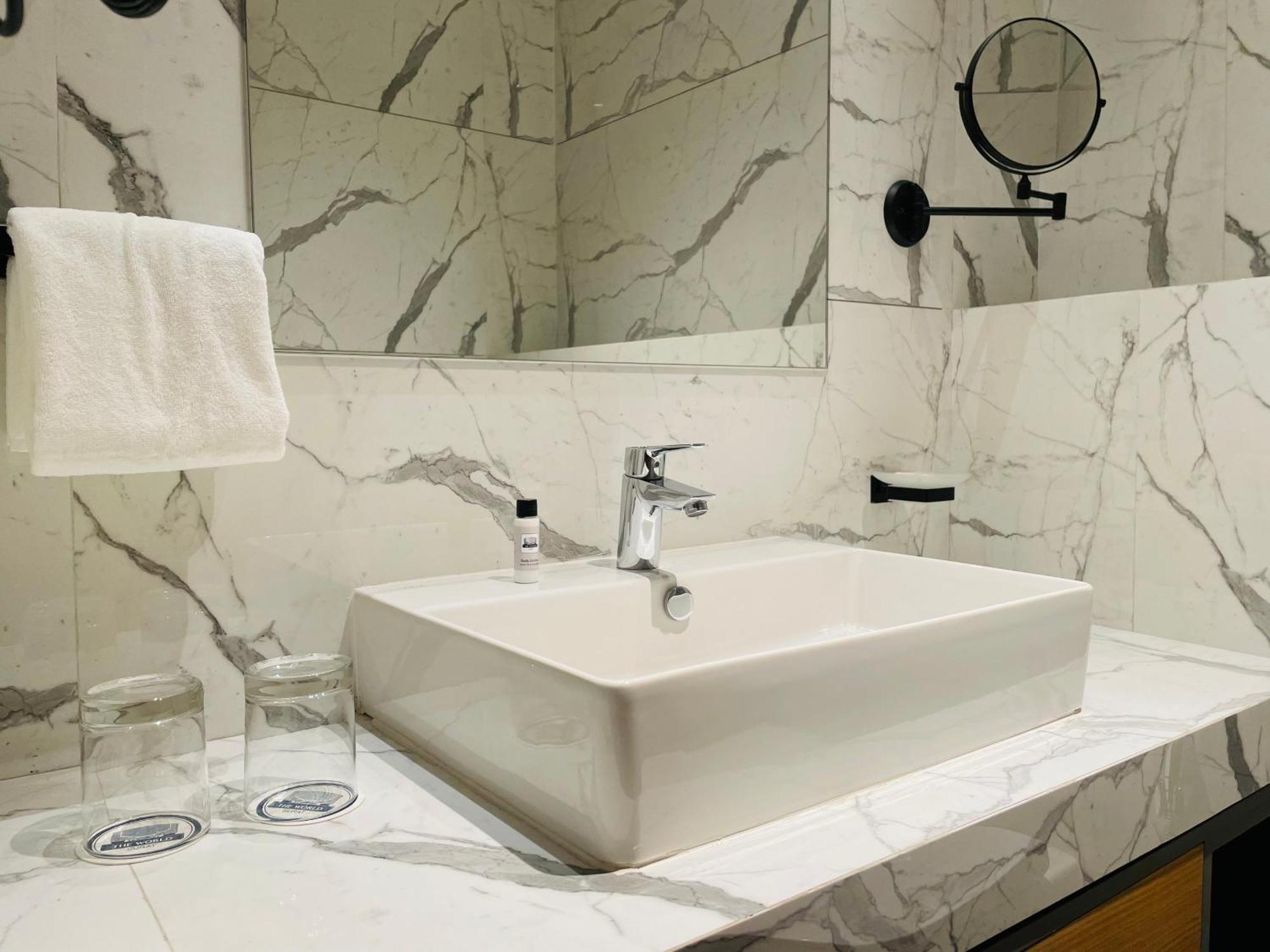 The World Surat Hotel Екстериор снимка