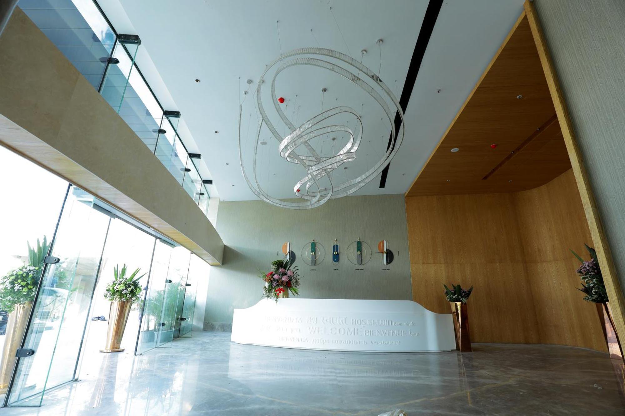 The World Surat Hotel Екстериор снимка