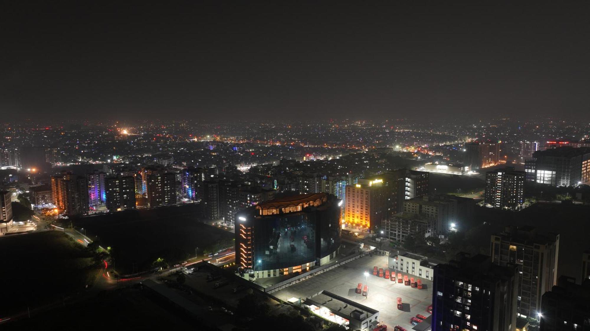 The World Surat Hotel Екстериор снимка