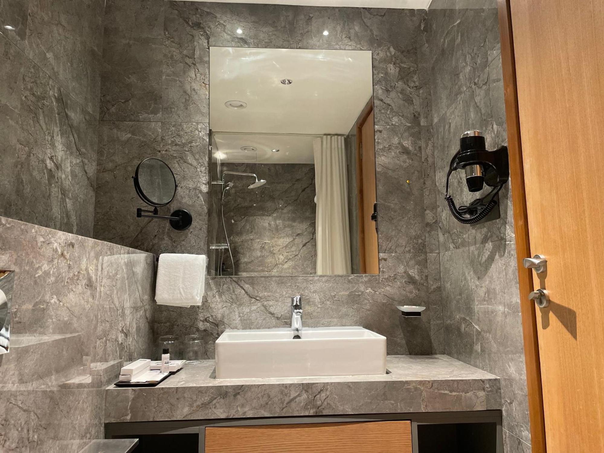 The World Surat Hotel Екстериор снимка