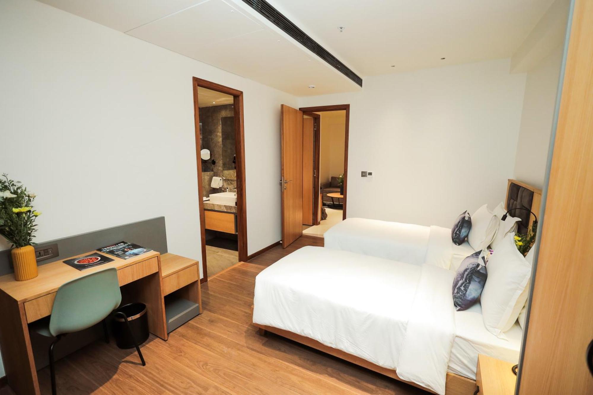 The World Surat Hotel Екстериор снимка