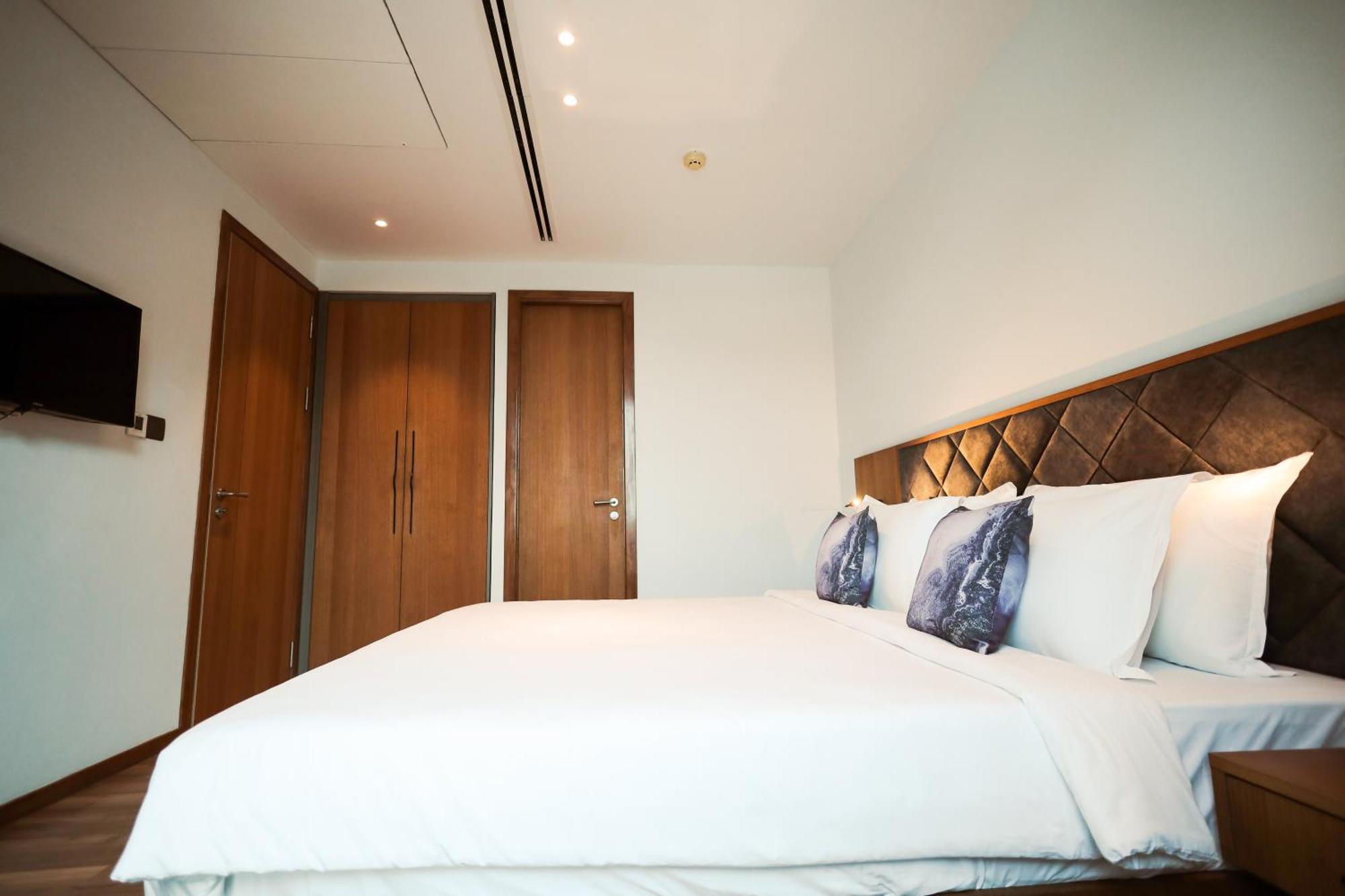 The World Surat Hotel Екстериор снимка