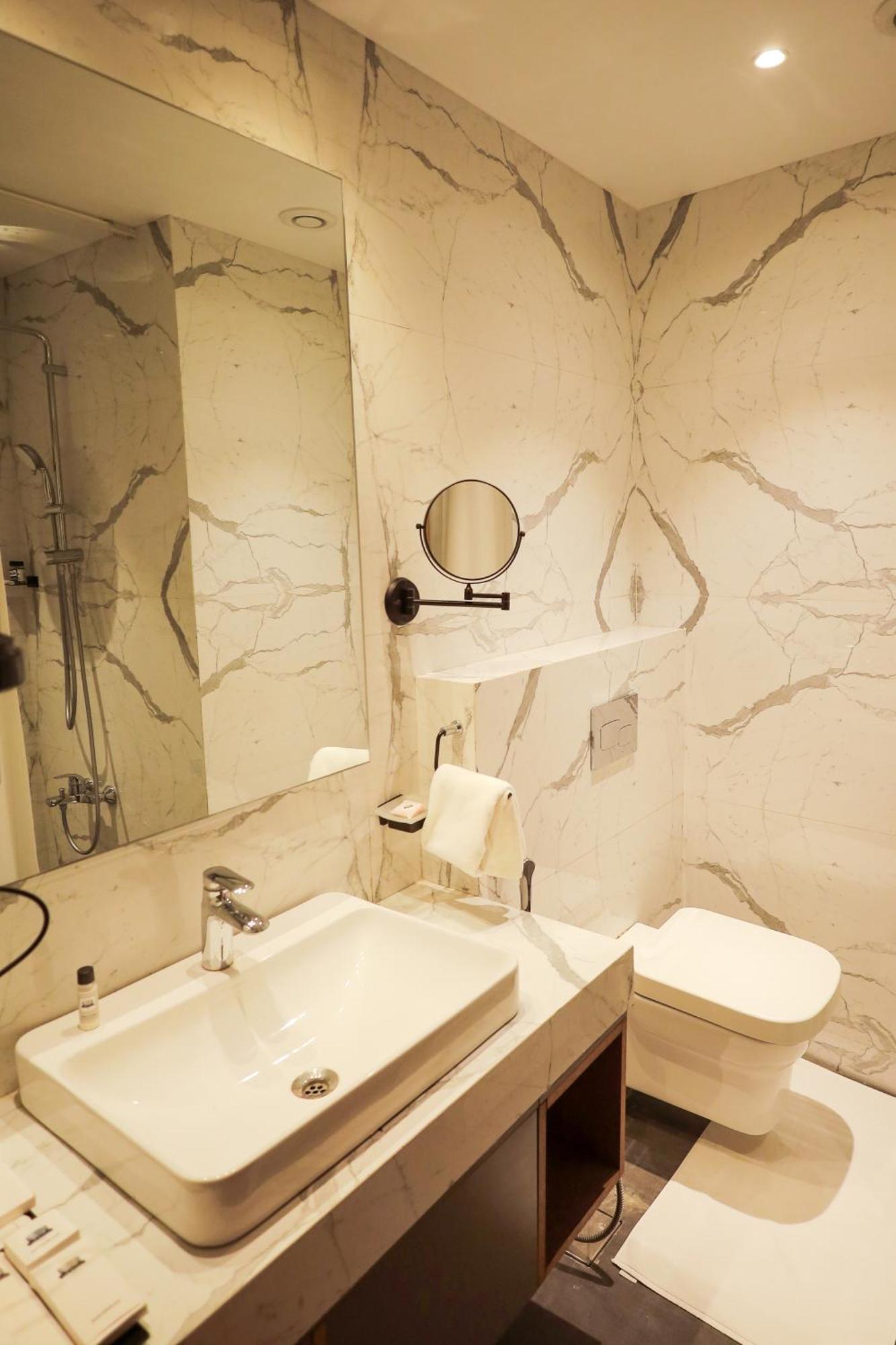 The World Surat Hotel Екстериор снимка