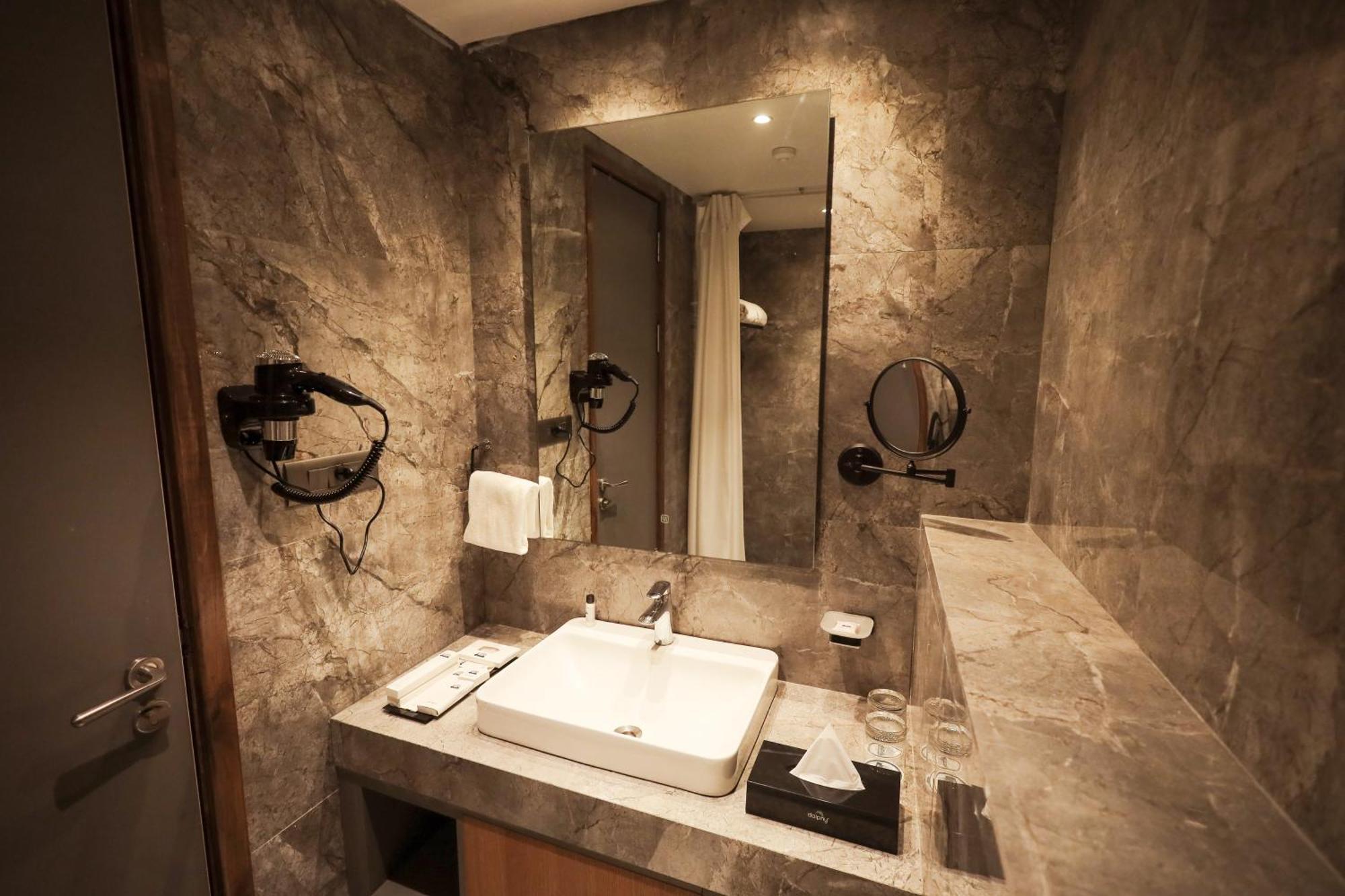 The World Surat Hotel Екстериор снимка