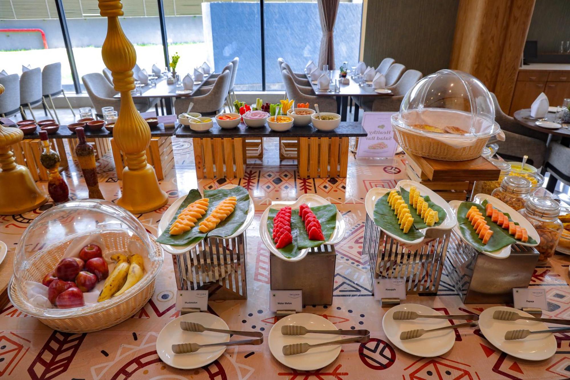 The World Surat Hotel Екстериор снимка